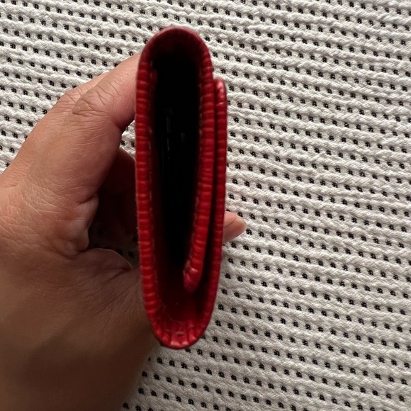 Louis Vuitton 4 Ring Epi Key Holder - Picture 3 of 15